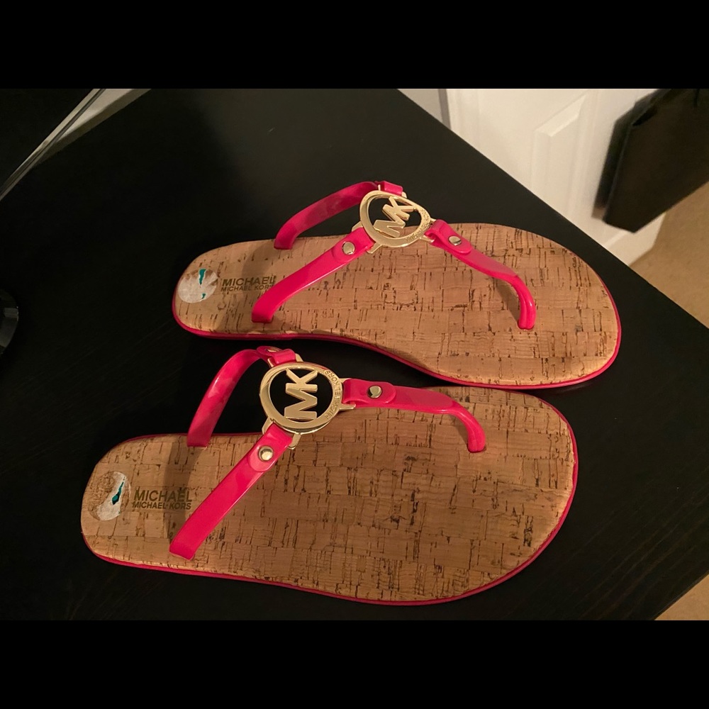 Michael kors flip flops